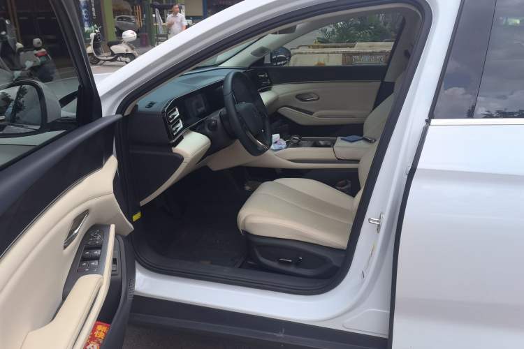 Used BYD Qin L 2024 DM-i 120KM Beyond Model Driver Seat