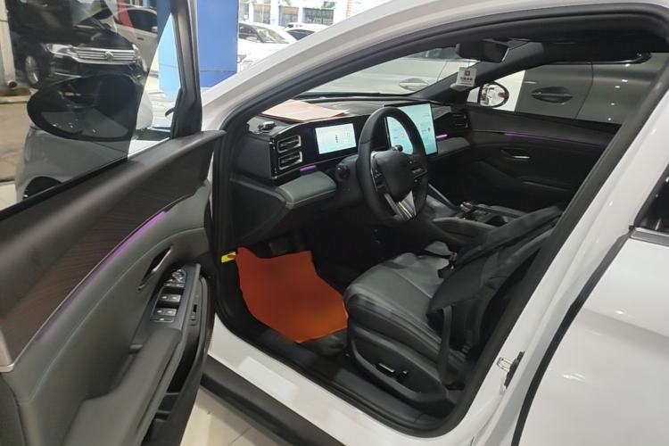 Used BYD Qin L 2024 DM-i 120KM Excellence Model Driver Seat