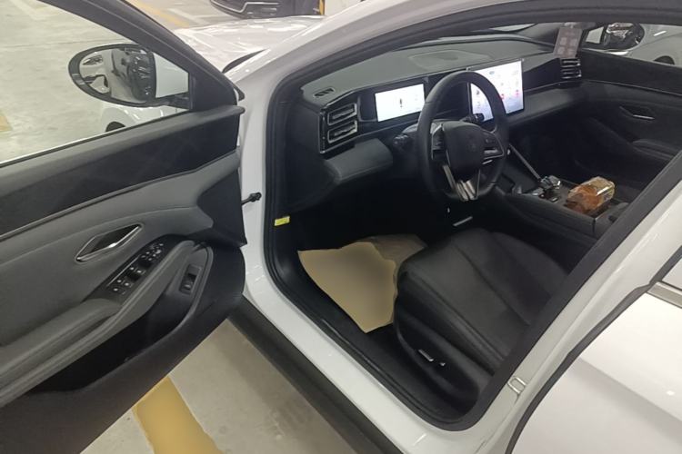 Used BYD Qin L 2024 DM-i 120KM Beyond Model Driver Seat