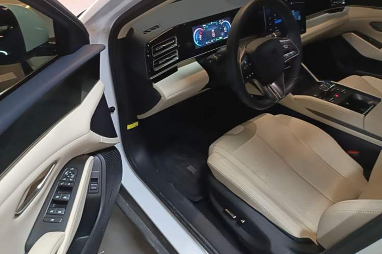 Used BYD Qin L 2024 DM-i 120KM Beyond Model Driver Seat