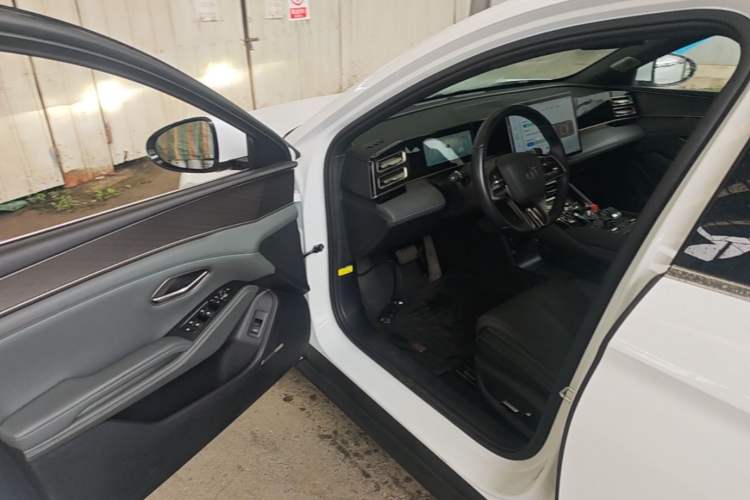 Used BYD Qin L 2024 DM-i 120KM Excellence Model Driver Seat