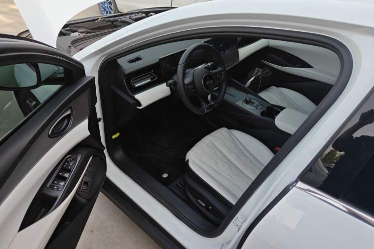 Used BYD Qin L 2024 DM-i 120KM Excellence Model Driver Seat