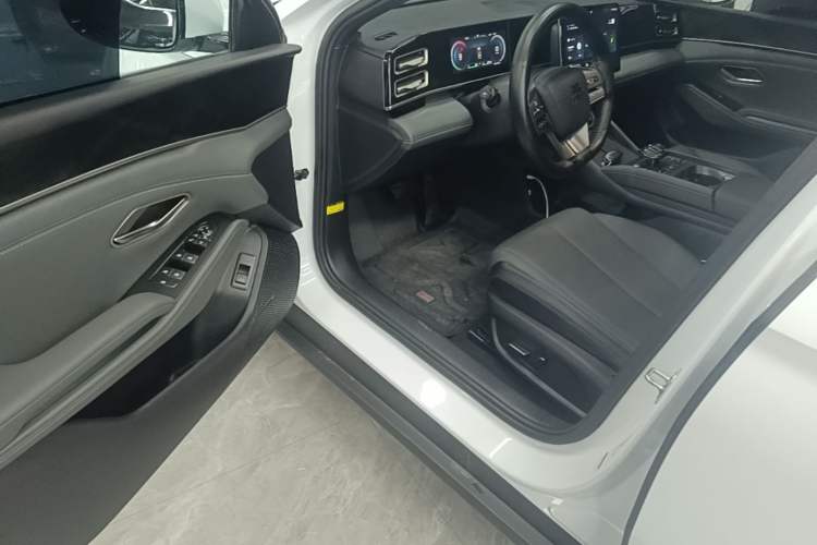 Used BYD Qin L 2024 DM-i 120KM Leading Model Driver Seat