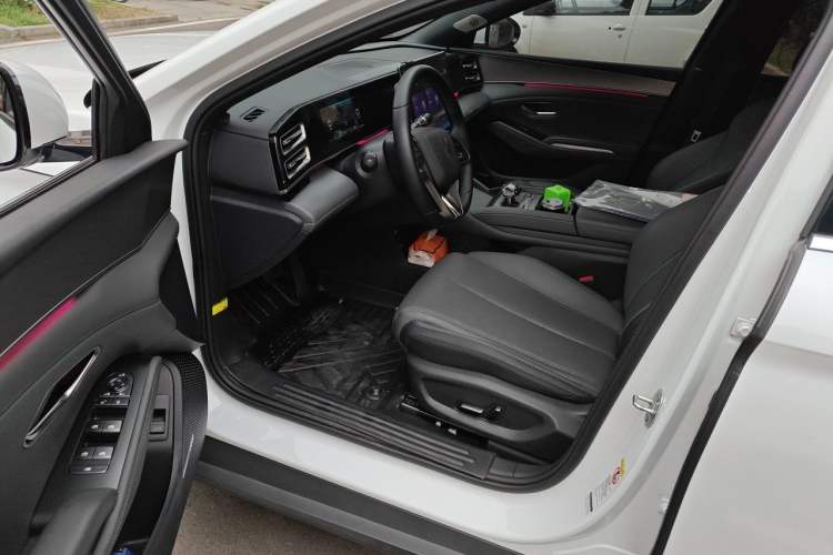 Used BYD Qin L 2024 DM-i 120KM Excellence Model Driver Seat