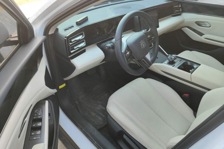 Used BYD Qin L 2024 DM-i 80KM Leading Model Driver Seat