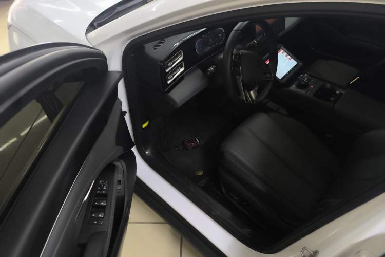 Used BYD Qin L 2024 DM-i 120KM Leading Model Driver Seat