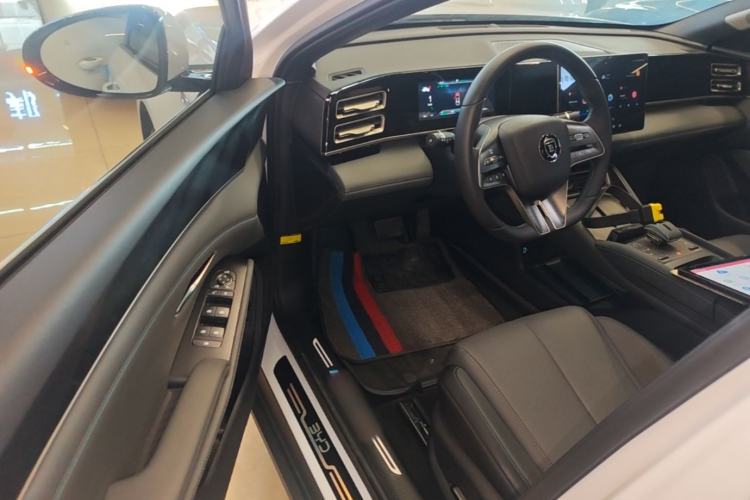 Used BYD Qin L 2024 DM-i 120KM Beyond Model Driver Seat