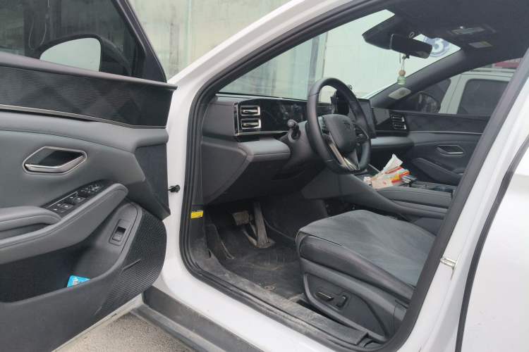 Used BYD Qin L 2024 DM-i 80KM Beyond Model Driver Seat