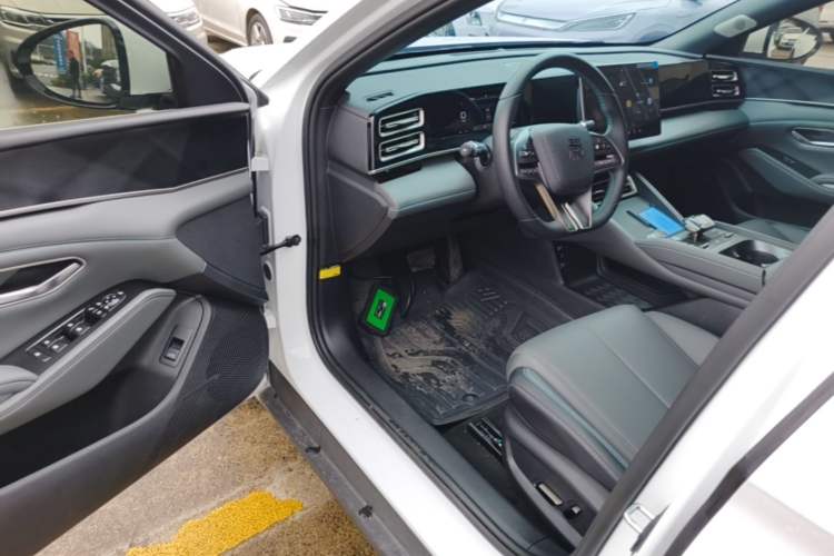 Used BYD Qin L 2024 DM-i 120KM Beyond Model Driver Seat
