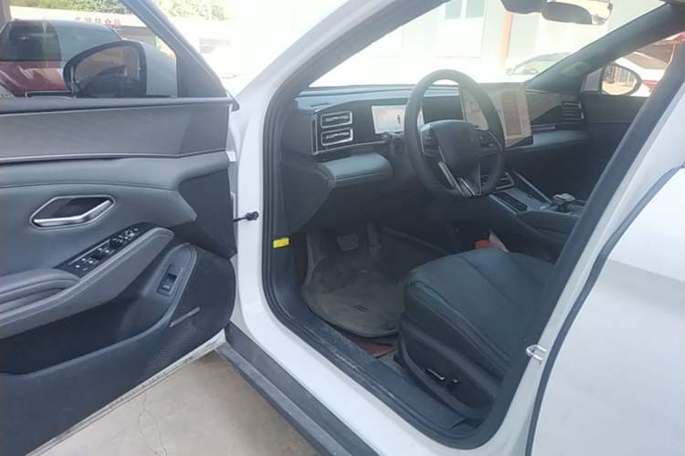 Used BYD Qin L 2024 DM-i 120KM Excellence Model Driver Seat