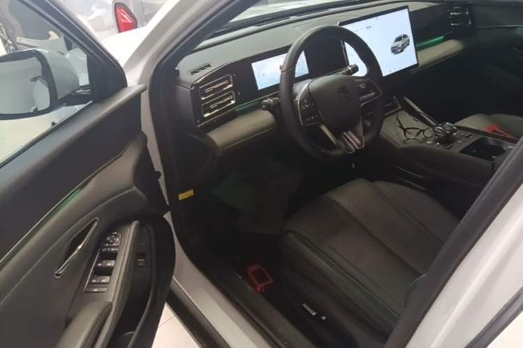 Used BYD Qin L 2024 DM-i 120KM Excellence Model Driver Seat