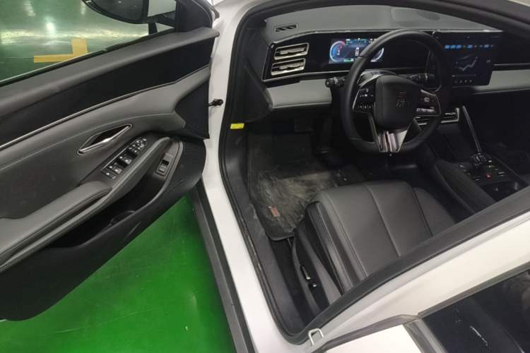 Used BYD Qin L 2024 DM-i 120KM Beyond Model Driver Seat