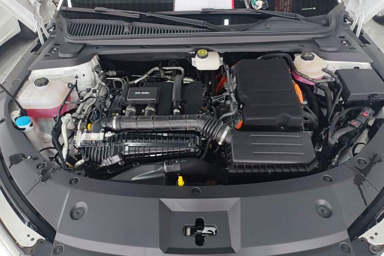 Used BYD Qin L 2024 DM-i 120KM Leading Model Engine Bay