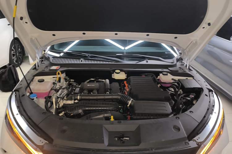 Used BYD Qin L 2024 DM-i 80KM Leading Model Engine Bay