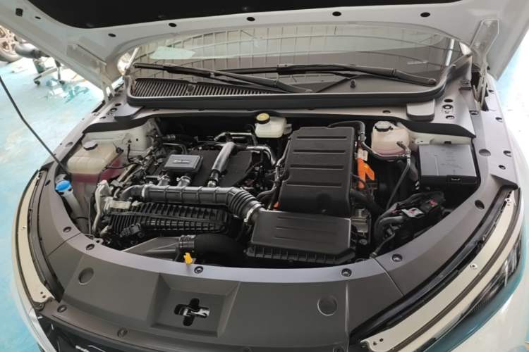 Used BYD Qin L 2024 DM-i 120KM Leading Model Engine Bay
