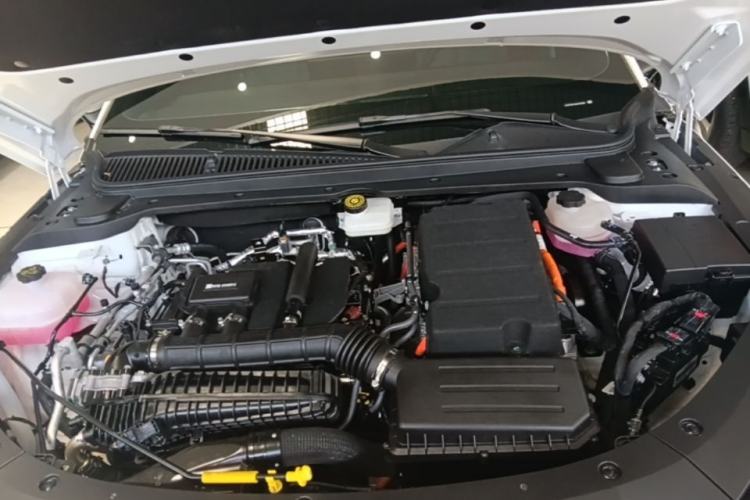 Used BYD Qin L 2024 DM-i 120KM Excellence Model Engine Bay