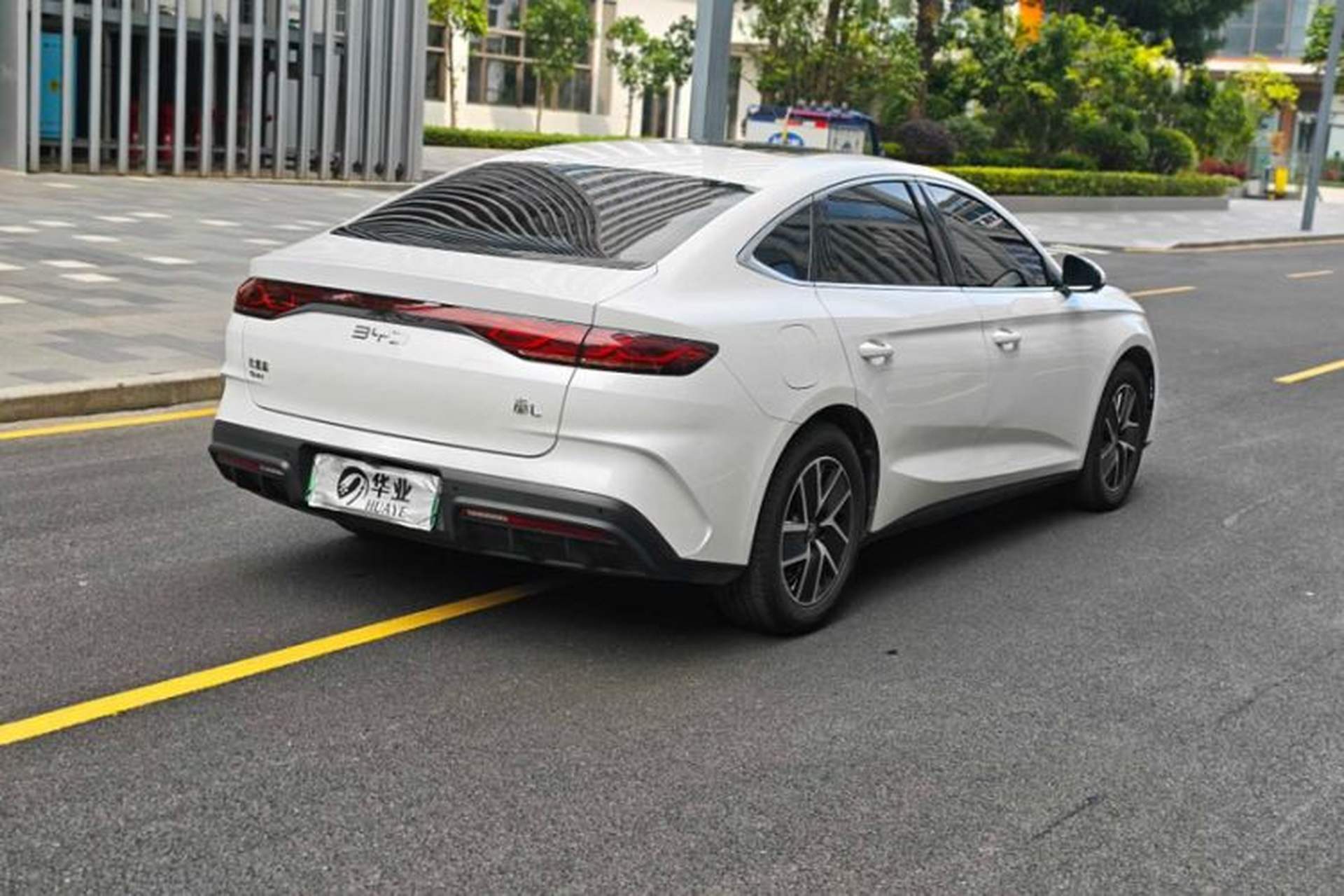 Used BYD Qin L 2024 DM-i 80KM Beyond Model Exterior 2