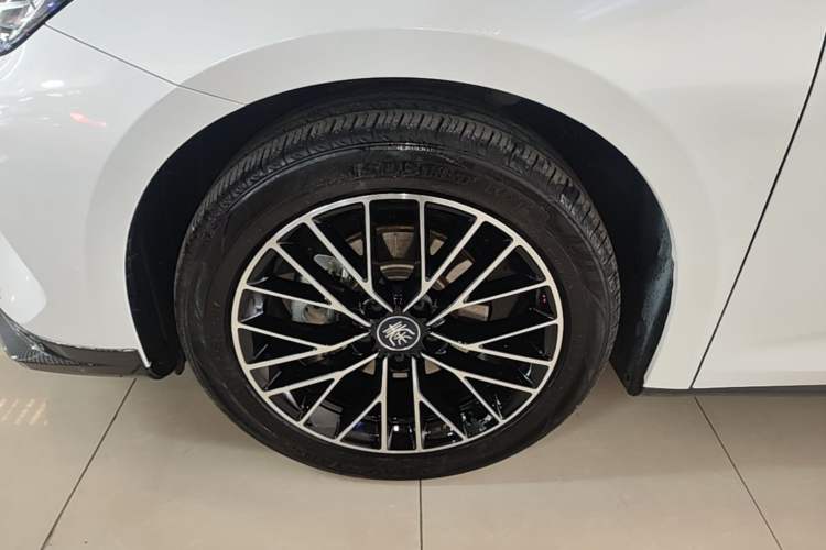 Used BYD Qin L 2024 DM-i 120KM Excellence Model Exterior 4