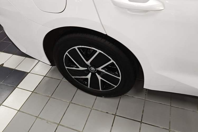Used BYD Qin L 2024 DM-i 120KM Beyond Model Exterior 5
