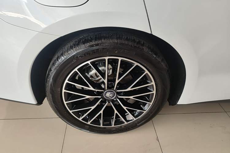 Used BYD Qin L 2024 DM-i 120KM Excellence Model Exterior 5