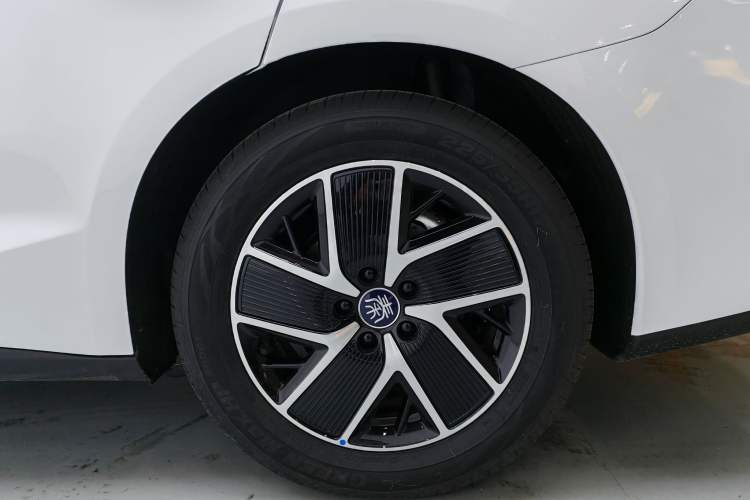 Used BYD Qin L 2024 DM-i 120KM Beyond Model Exterior 6