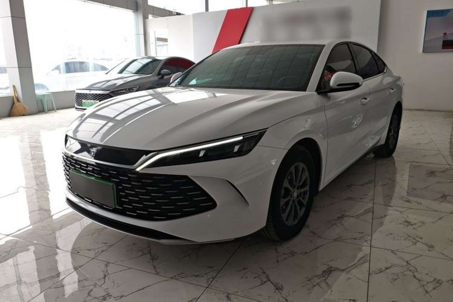 Used BYD Qin L 2024 DM-i 80KM Leading Model Front Left 45 Deg