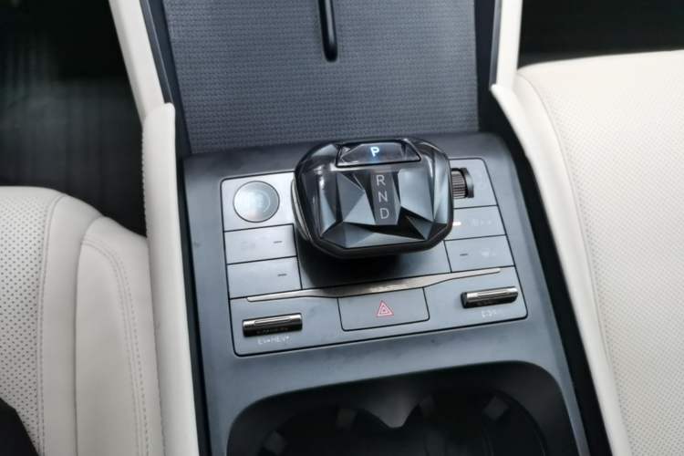 Used BYD Qin L 2024 DM-i 80KM Leading Model Gear Lever