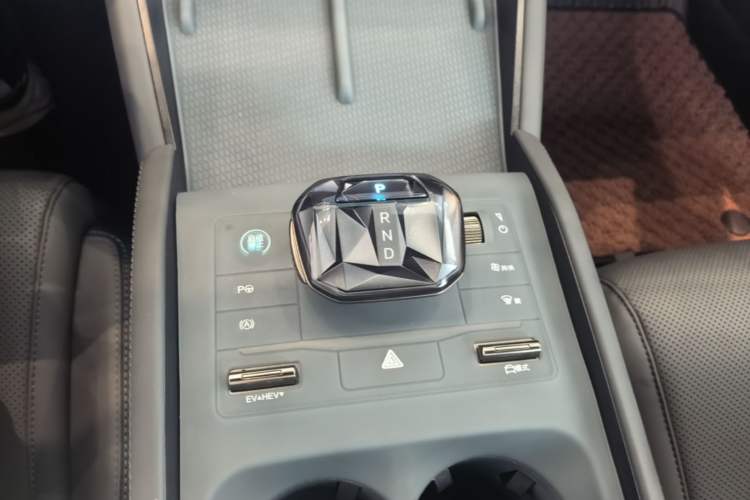 Used BYD Qin L 2024 DM-i 80KM Beyond Model Gear Lever