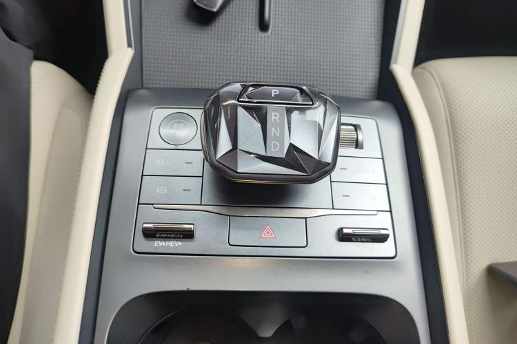 Used BYD Qin L 2024 DM-i 80KM Leading Model Gear Lever