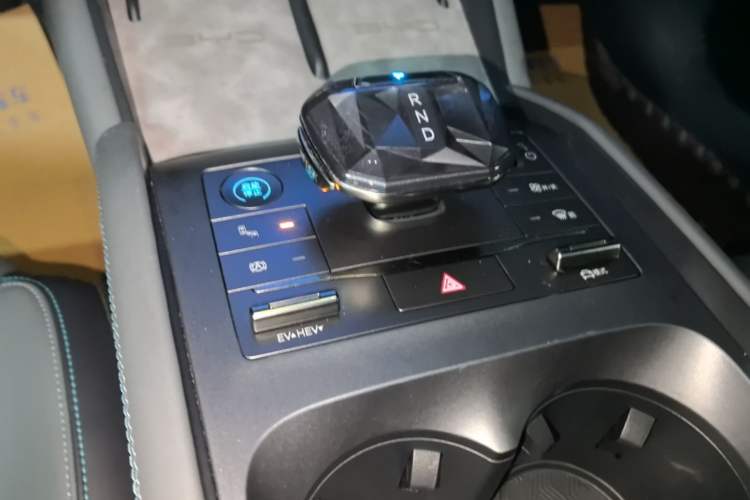 Used BYD Qin L 2024 DM-i 120KM Beyond Model Gear Lever