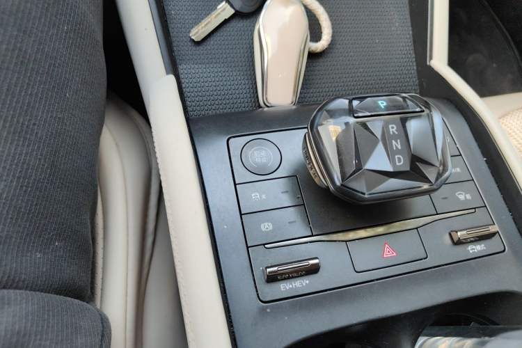 Used BYD Qin L 2024 DM-i 120KM Beyond Model Gear Lever