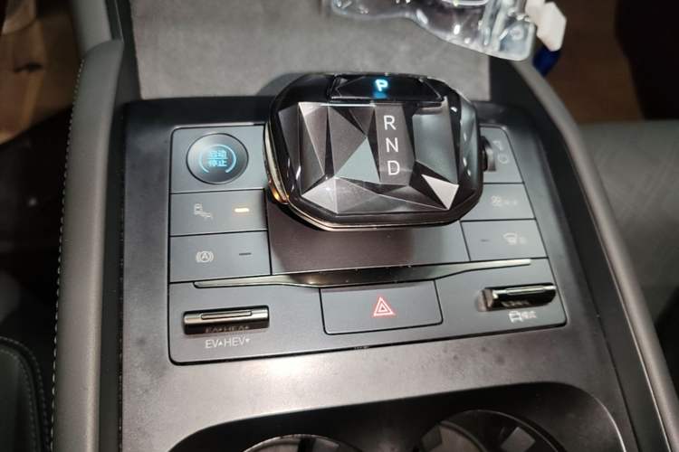 Used BYD Qin L 2024 DM-i 120KM Excellence Model Gear Lever