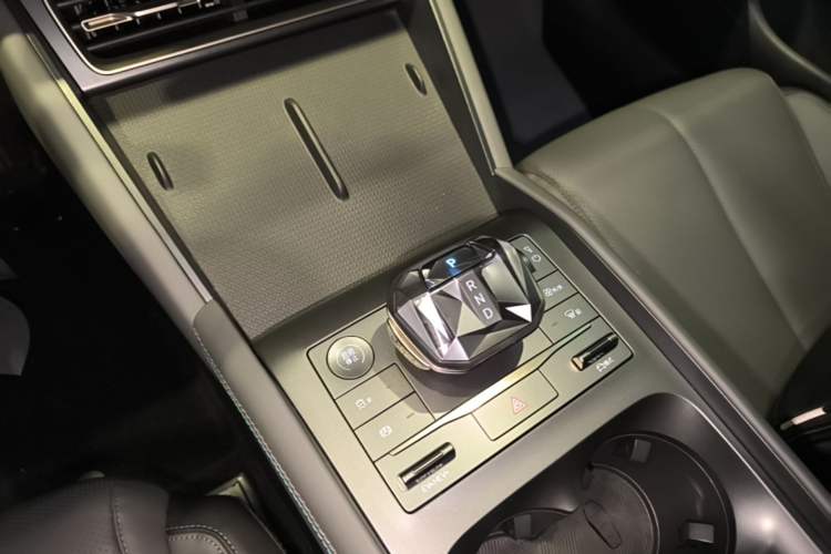 Used BYD Qin L 2024 DM-i 80KM Beyond Model Gear Lever