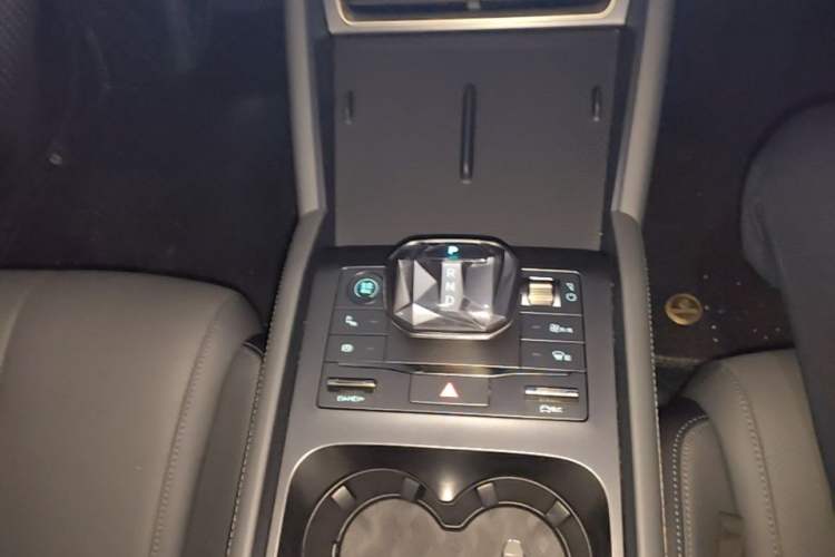 Used BYD Qin L 2024 DM-i 120KM Beyond Model Gear Lever