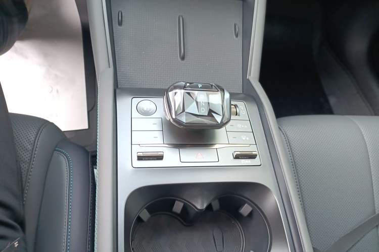 Used BYD Qin L 2024 DM-i 120KM Beyond Model Gear Lever