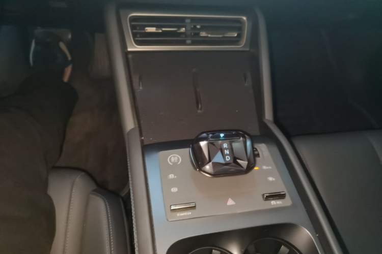 Used BYD Qin L 2024 DM-i 80KM Beyond Model Gear Lever