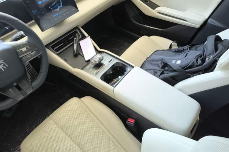Used BYD Qin L 2024 DM-i 80KM Leading Model Gear Lever