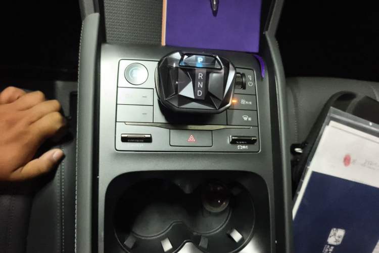 Used BYD Qin L 2024 DM-i 80KM Leading Model Gear Lever