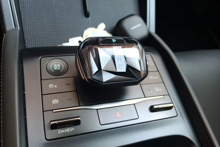 Used BYD Qin L 2024 DM-i 80KM Leading Model Gear Lever