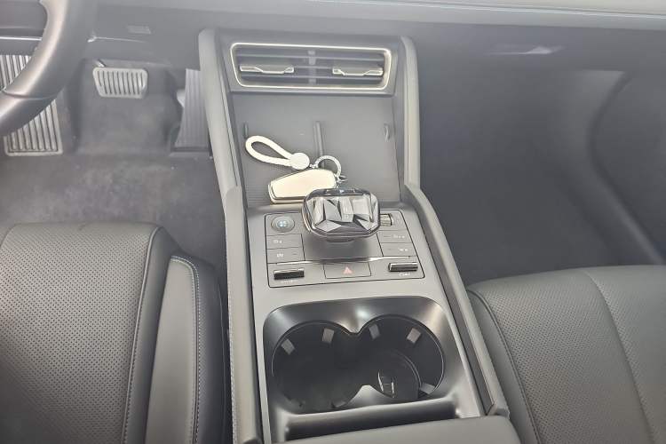 Used BYD Qin L 2024 DM-i 120KM Leading Model Gear Lever