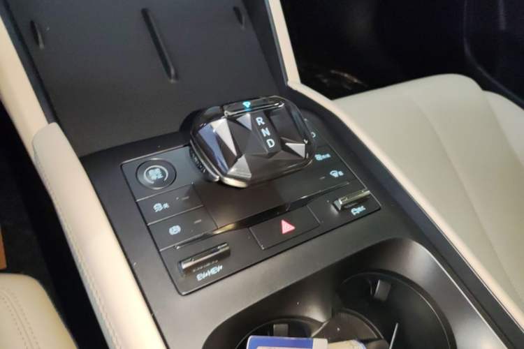 Used BYD Qin L 2024 DM-i 80KM Leading Model Gear Lever