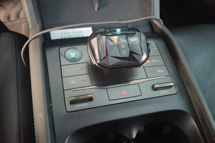 Used BYD Qin L 2024 DM-i 80KM Leading Model Gear Lever