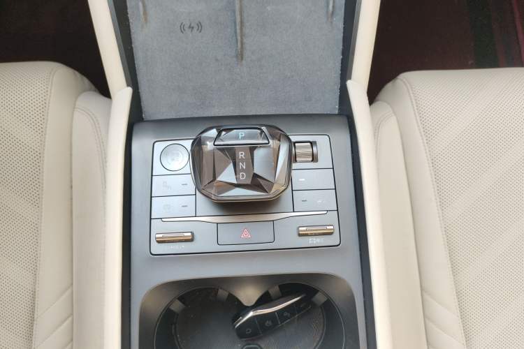 Used BYD Qin L 2024 DM-i 120KM Excellence Model Gear Lever