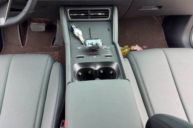 Used BYD Qin L 2024 DM-i 80KM Beyond Model Gear Lever