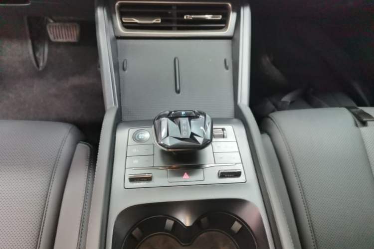 Used BYD Qin L 2024 DM-i 80KM Leading Model Gear Lever
