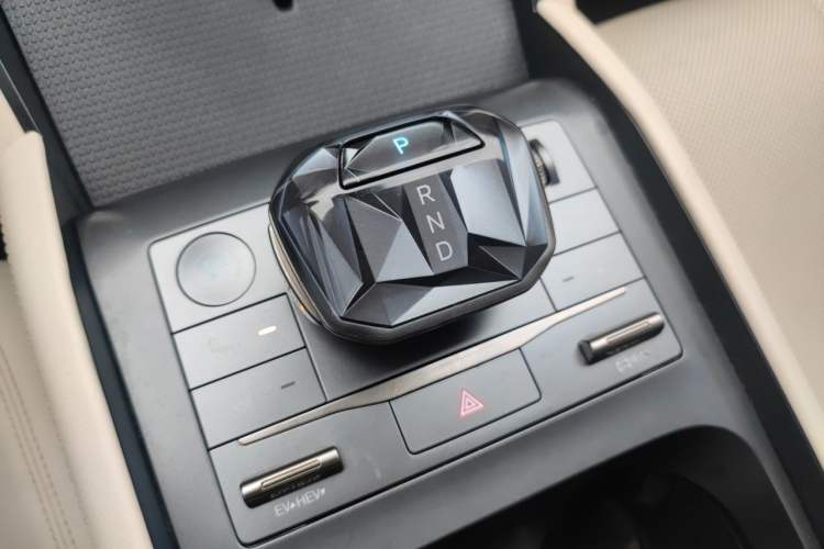 Used BYD Qin L 2024 DM-i 120KM Beyond Model Gear Lever