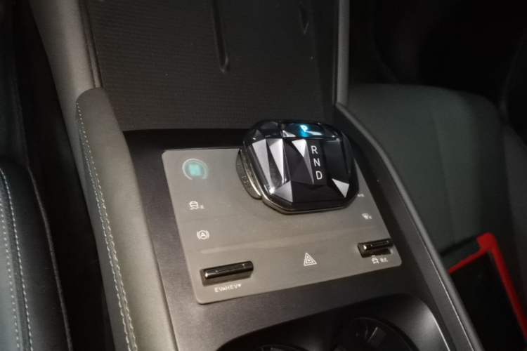 Used BYD Qin L 2024 DM-i 120KM Leading Model Gear Lever