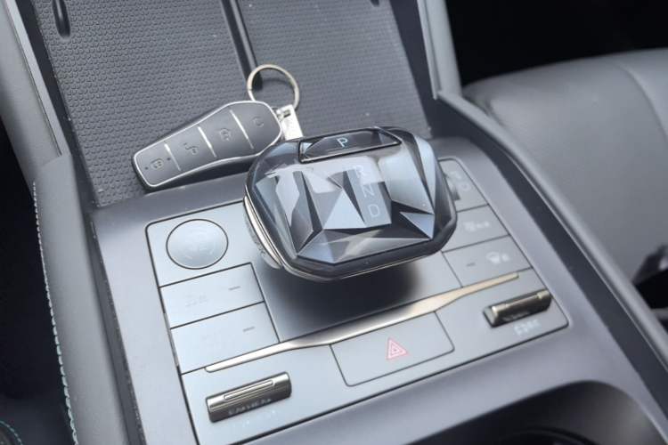 Used BYD Qin L 2024 DM-i 120KM Leading Model Gear Lever
