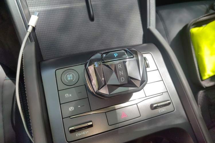Used BYD Qin L 2024 DM-i 80KM Leading Model Gear Lever