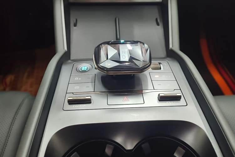 Used BYD Qin L 2024 DM-i 120KM Leading Model Gear Lever